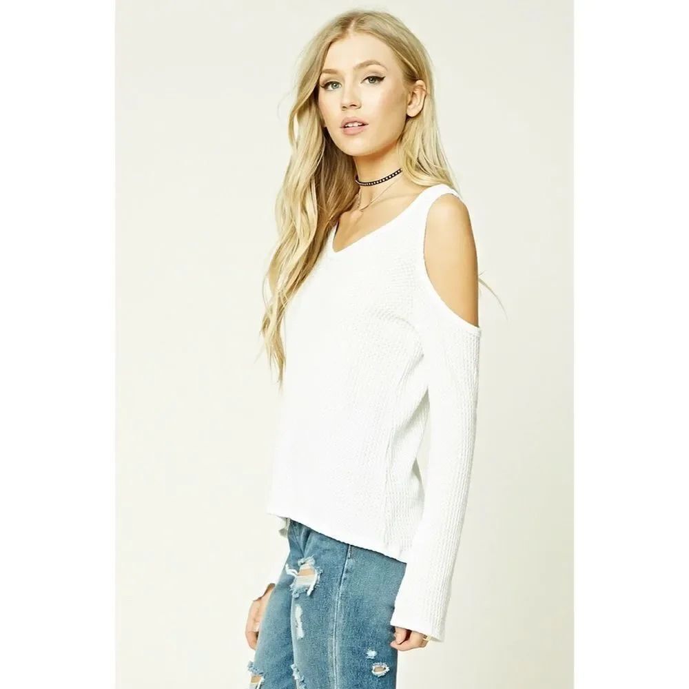 ✨Popcorn Knit Open-Shoulder Top✨ - Picture 2 of 4